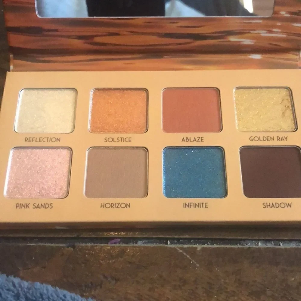 NWT. Golden Hour mango butter eyeshadow palette